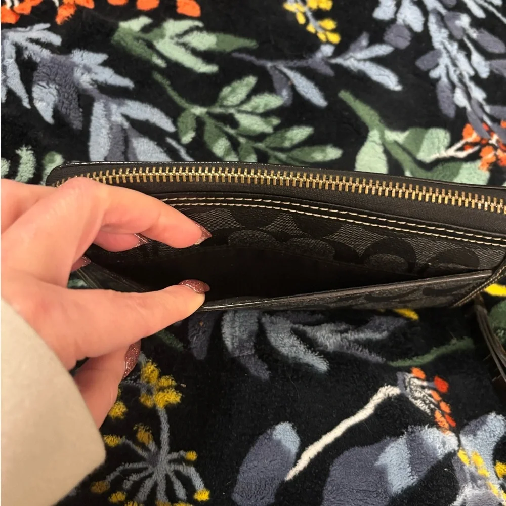 Coach Gray And Black Signature Wallet - Picture 4 of 10